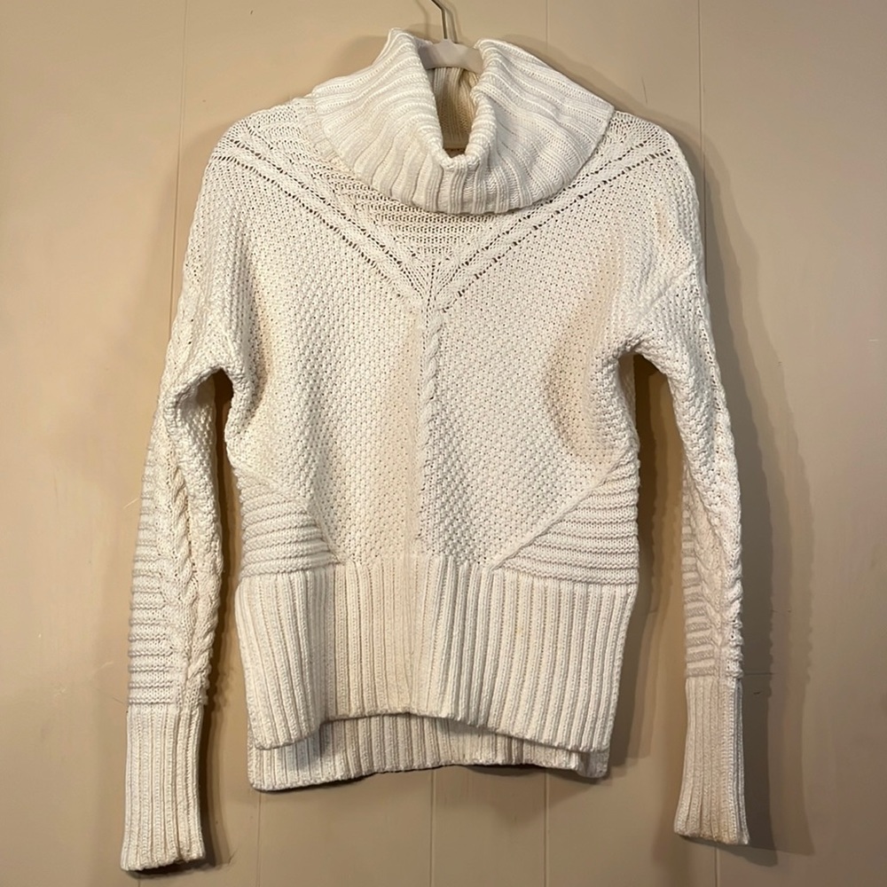 White Turtleneck Knit Sweater - XS
